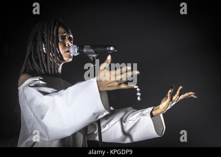 Danemark, copenhague - le 11 décembre 2017. Le chanteur et auteur-compositeur Kelela effectue un concert live à Pumpehuset à Copenhague. (Photo crédit : Gonzales Photo - Thomas Rasmussen). Banque D'Images