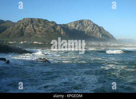 Seascape saccadé à Hermanus, Afrique du Sud Banque D'Images