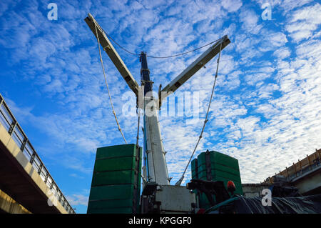 Grue pour démanteler l'autoroute heavy duty Banque D'Images