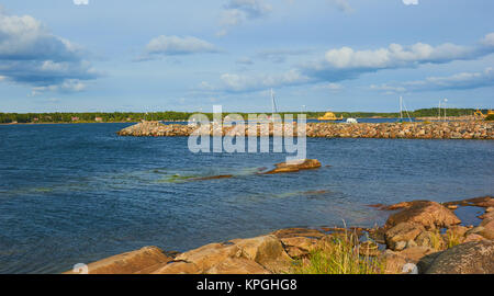 Vue depuis l'île de à Oregrund Graso, Suède, Scandinavie. Graso est une île au large de la côte de la province de l'Uppland sur la côte est de la Suède. Banque D'Images