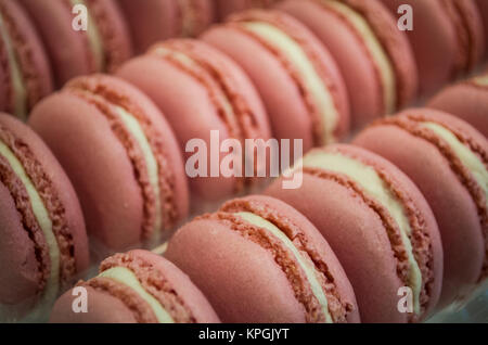 Macarons aux fraises Banque D'Images