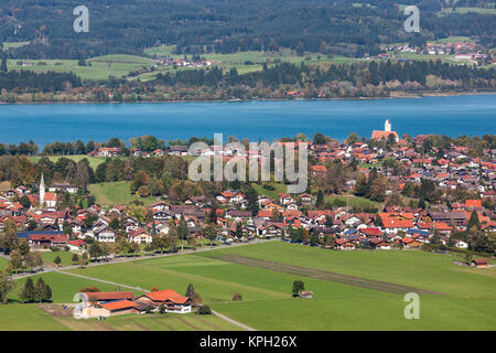 Allemagne, Bavière, Schwangau, augmentation de la ville avec vue sur le lac Forggensee, automne Banque D'Images