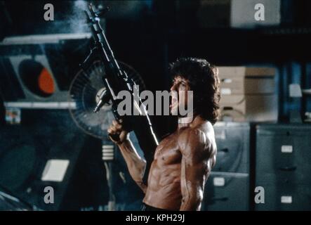 Rambo: Premier sang partie 2 année : 1985 Etats-Unis Directeur : George P. Cosmatos Sylvester Stallone Banque D'Images