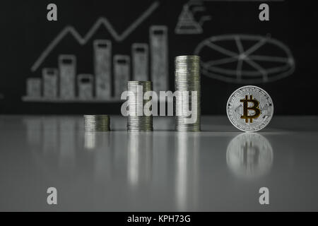 Des piles de l'argent. bitoyins Devise Crypto. La CTB. Monnaie virtuelle Banque D'Images