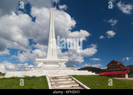 Roumanie, le Maramures, région parc national des Monts Rodna, Col Prislop, marqueur du sommet Banque D'Images