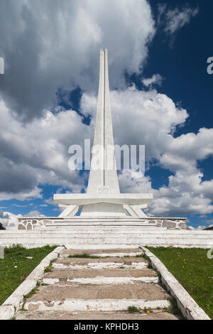Roumanie, le Maramures, région parc national des Monts Rodna, Col Prislop, marqueur du sommet Banque D'Images