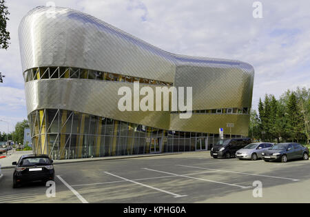 La Russie, Khanty-Mansiysk. Construction d'Universitaires d'Échecs Yugra Banque D'Images