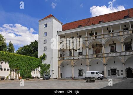 Brzeg Château. Côté Nord de la cour intérieure du château Banque D'Images