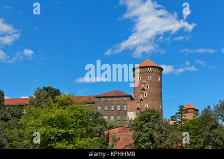 Vue sur le château royal de Wawel avec sandomierska tower à Cracovie en Pologne Banque D'Images