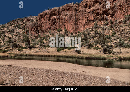 Dans natuarl Australie Kings Canyon et de la rivière près de la montagne dans la nature Banque D'Images