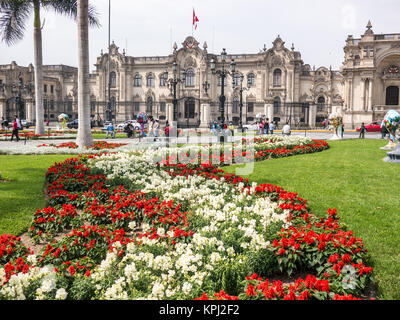 Lima, Pérou - 11 octobre 2014 - Vue de la Lima (Pérou) du Palais du gouvernement dans une journée de printemps ensoleillée. Banque D'Images