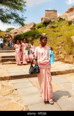 Les Indiens visitant Fort Chitradurga, Chitradurga, Karnataka, Inde Banque D'Images