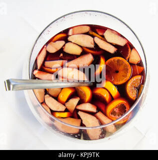 Un grand verre de sangria Banque D'Images