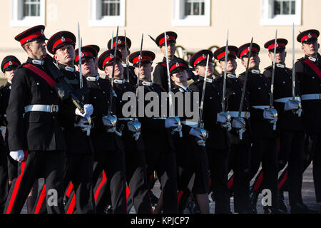 B-5573, au Royaume-Uni. 14 Décembre, 2017. Le défilé du souverain à la Royal Military Academy de Sandhurst. Le défilé du Souverain marque l'évanouissement de Sandhurst au terme d'une année de formation intensive de 162 élèves-officiers du Royaume-Uni et 25 de 20 pays d'outre-mer. La première parade a eu lieu en juillet 1948. Banque D'Images