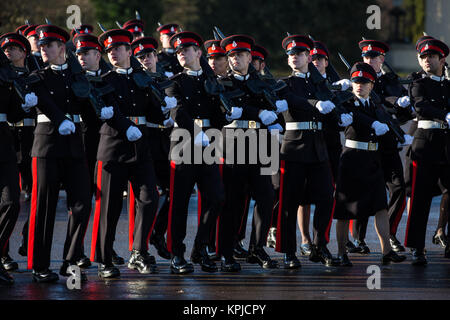 B-5573, au Royaume-Uni. 14 Décembre, 2017. Le défilé du souverain à la Royal Military Academy de Sandhurst. Le défilé du Souverain marque l'évanouissement de Sandhurst au terme d'une année de formation intensive de 162 élèves-officiers du Royaume-Uni et 25 de 20 pays d'outre-mer. La première parade a eu lieu en juillet 1948. Banque D'Images