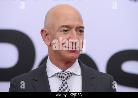 Jeff Bezos arrive à l 'Post' Première mondiale à Washington, DC Le Newseum remporte le 14 décembre 2017 à Washington, DC. Crédit : Erik Pendzich/Alamy Live News Banque D'Images