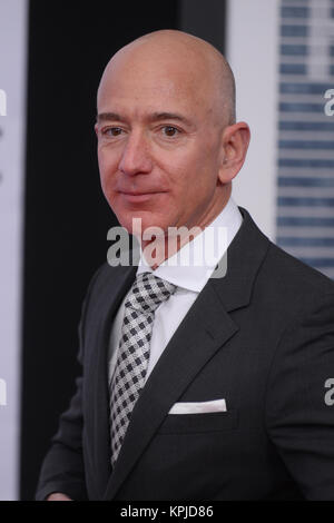 Jeff Bezos arrive à l 'Post' Première mondiale à Washington, DC Le Newseum remporte le 14 décembre 2017 à Washington, DC. Crédit : Erik Pendzich/Alamy Live News Banque D'Images