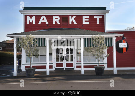 Yountville, CA, USA. 13 Décembre, 2017. Le propriétaire du bâtiment qui abrite le restaurant Ciccio a finalement respecté une ville pour restaurer les 'peint 'Marché'' que le lettrage a été retiré de la devanture en juin. Credit : Napa Valley Inscription/ZUMA/Alamy Fil Live News Banque D'Images