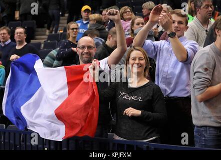 Hambourg, Allemagne. 15 Décembre, 2017. Supporters français lors de l'IHF Women's World Championship 2017, demi-finale match de Hand entre la France et la Suède le 15 décembre 2017 à Hambourg, Allemagne - Photo Laurent Lairys / DPPI/Alamy Live News Banque D'Images