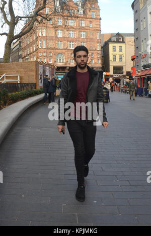 Leicester Square, Londres, Royaume-Uni. 16 Décembre, 2017. Communication / médias sociaux / Marketing / celebrity Manager Pablo O'Hana (Pablo OHana, Manchester) arrive dans Leicester Square, Londres, Angleterre pour rencontrer bon matin la Grande-Bretagne et Smooth FM présentateur Kate Garraway. Credit : Ken Paul/Alamy Live News Banque D'Images