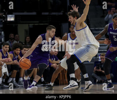 Samedi 16 Décembre - Northwestern Wildcats guard Bryant McIntosh (30) lecteurs contre la défense DePaul NCAA de basket-ball au cours de mens action de jeu entre le nord-ouest et les Wildcats de démons à la DePaul Blue Arena Windtrust à Chicago, IL. Banque D'Images