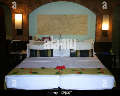 Hotel bedroom suite, Paradise Sun Hotel, Praslin Island, Seychelles. Banque D'Images