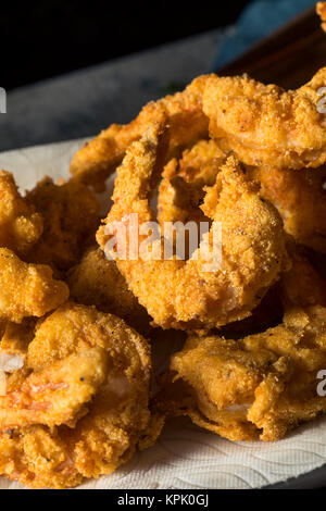 Sud maison Ramoulade avec crevettes Cajun frit Banque D'Images