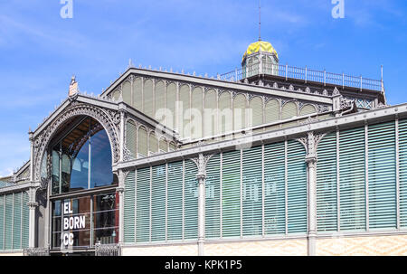 Barcelone, Espagne - 10 octobre 2015. Facede du fameux Mercat del Born (né à Barcelone le marché). L'ex-marché est célèbre en raison de l'e Banque D'Images