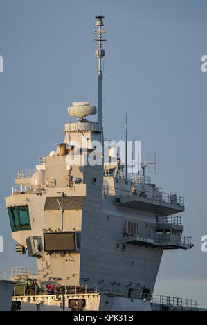 Le contrôle de vol et pont secondaire à bord du HMS Queen Elizabeth vue après la mise en service du navire à la base navale de Portsmouth, Royaume-Uni le 7/12/18. Banque D'Images