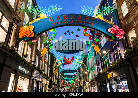 Carnaval de Noël, Décorations Carnaby Carnaby Street, Londres, Angleterre, Royaume-Uni. Banque D'Images