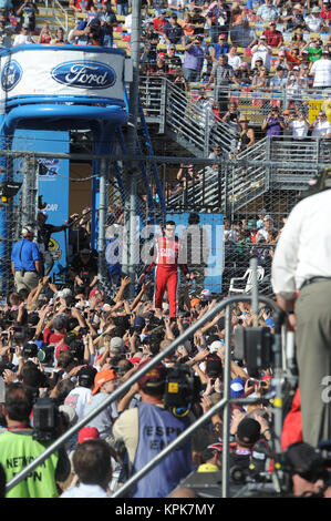 HOMESTEAD, FLORIDE - ARCHIVE PHOTOS : pilote de NASCAR Tony Stewart a frappé et tué un autre conducteur qui se promenait sur une plage pendant un circuit dans le nord de New York, les autorités ont déclaré qu'au début le dimanche. Orig Photo prise 2005-2010 Homestead-Miami Speedway le 20 novembre 2011 à Homestead, Floride. People : Tony Stewart Banque D'Images