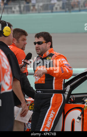 HOMESTEAD, FLORIDE - ARCHIVE PHOTOS : pilote de NASCAR Tony Stewart a frappé et tué un autre conducteur qui se promenait sur une plage pendant un circuit dans le nord de New York, les autorités ont déclaré qu'au début le dimanche. Orig Photo prise 2005-2010 Homestead-Miami Speedway sur à Homestead, Floride Personnes : Tony Stewart Banque D'Images