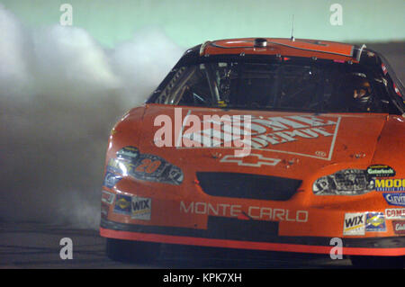 HOMESTEAD, FLORIDE - ARCHIVE PHOTOS : pilote de NASCAR Tony Stewart a frappé et tué un autre conducteur qui se promenait sur une plage pendant un circuit dans le nord de New York, les autorités ont déclaré qu'au début le dimanche. Orig Photo prise 2005-2010 Homestead-Miami Speedway sur à Homestead, Floride Personnes : Tony Stewart Banque D'Images