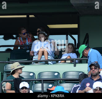 KEY BISCAYNE, Floride - 25 mars : Serena Willaims Angelique Kerber défaites de l'Allemagne lors de leur match au jour 9 de l'Open Sony à Carndon Park Tennis Center le 25 mars 2014 à Key Biscayne, Floride Personnes : Mirka Federer Federer  Charlene Riva Myléna Rose Federer Banque D'Images