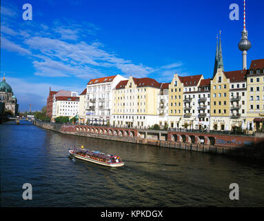 Bateau de plaisance sur la rivière Spree, Nikolai trimestre, Berlin Banque D'Images