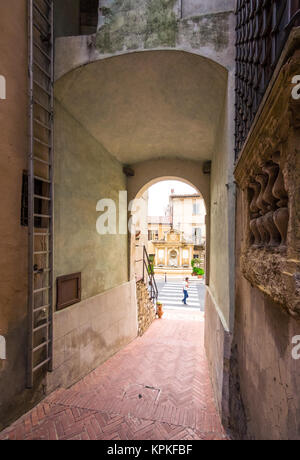 Castelnuovo di Farfa, Italie - une très petite ville médiévale dans la province de Rieti, région du Latium, en Italie centrale, avec l'agréable centre historique en pierre Banque D'Images