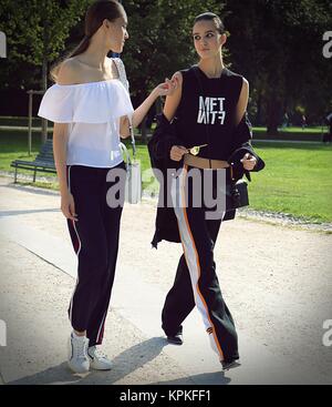 Milan, Italie. 22 Sep, 2017. Modèles sur la rue pendant la Fashion Week de Milan : Crédit Mauro del Signore/Pacific Press/Alamy Live News Banque D'Images