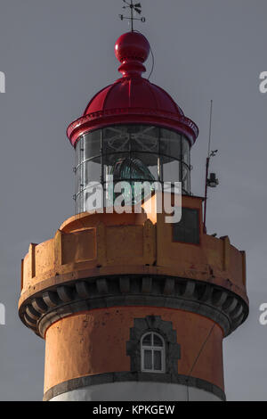 Phare sur une journée ensoleillée avec ciel bleu Banque D'Images