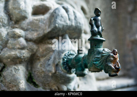 Ancien robinet en bronze Banque D'Images