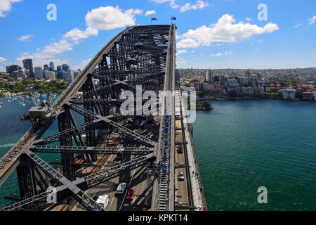 Sydney Harbour Bridge climb vu du dessus de l'Pylon Lookout, Sydney, New South Wales, Australia Banque D'Images