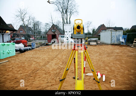 Théodolite sur le site de construction Banque D'Images