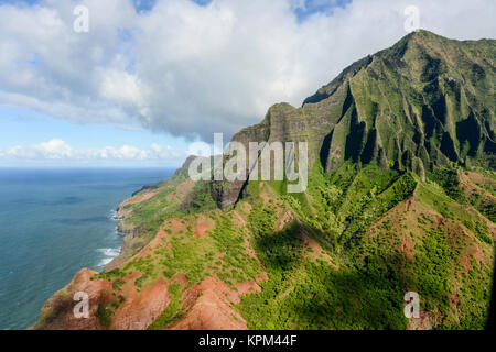 Rocky Coast - Côte de Na Pali à la côte nord-ouest de l'île de Kauai, Hawaii, USA. Banque D'Images