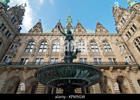 Hambourg, l'une des plus belles destinations touristiques les plus populaires et l'historique de la fontaine Hygieia cour de la mairie le quartier Banque D'Images