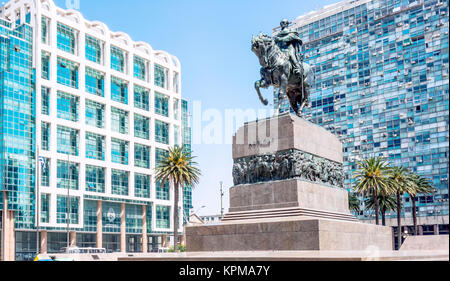 Statue du Général Artigas sur la Plaza Independencia, Montevideo, Uruguay Banque D'Images