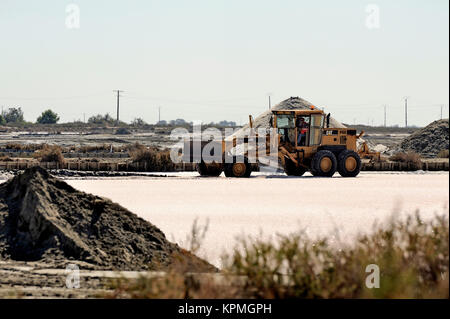 Le sel de mer d'exploitation du site d'Aigues-Mortes salins Banque D'Images