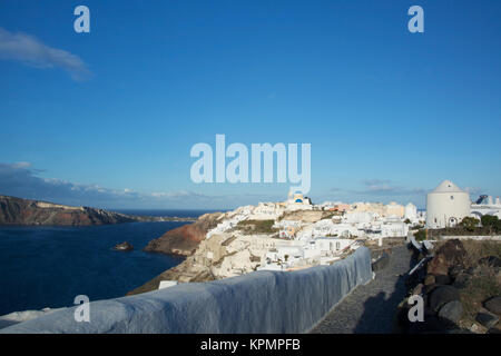 Oia auf der Insel Thera Thira, de l'Oder, ist eine kleine Stadt auf dem giechischen Archipel Santorin auf den istrien. Banque D'Images
