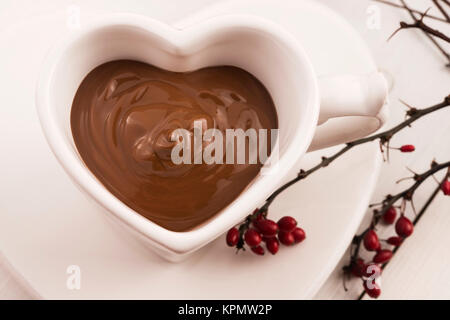 La célébration de la Saint-Valentin avec du chocolat chaud Banque D'Images