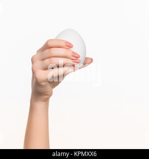 La femelle part holding white blank ovale en polystyrène Banque D'Images