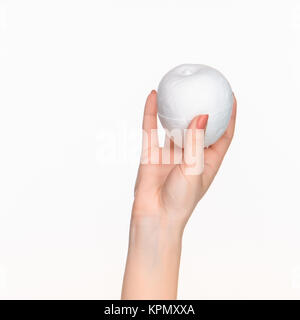 La femelle part holding white blank ovale en polystyrène Banque D'Images