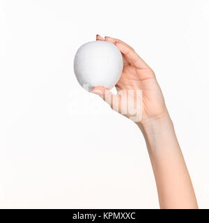 La femelle part holding white blank ovale en polystyrène Banque D'Images